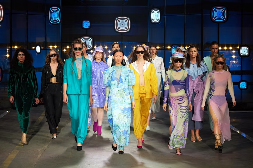 A moda é muito mais do que roupas e acessórios — é uma forma de expressão cultural, social e individual que evolui constantemente. Em 2025...