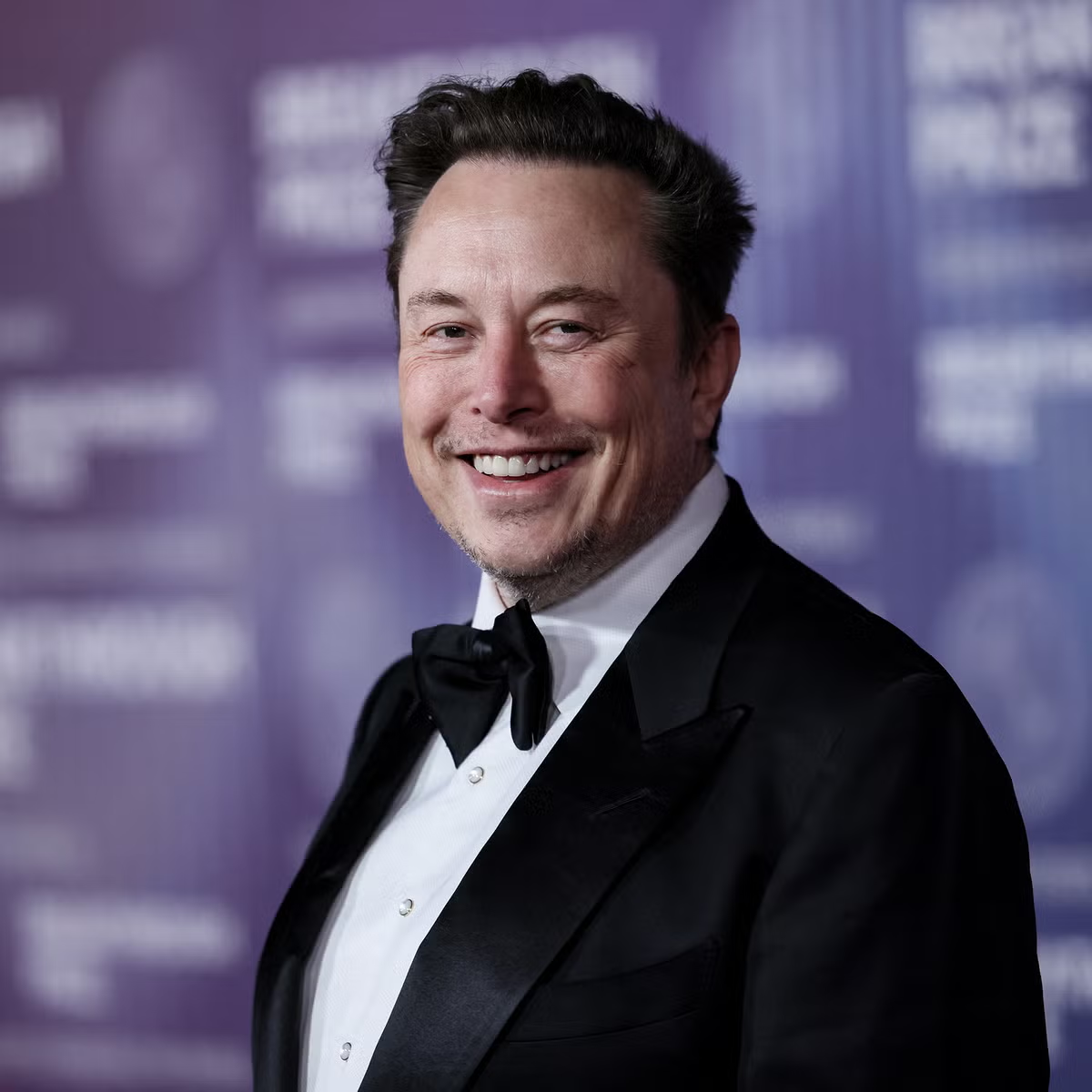 lon Musk é, indiscutivelmente, uma das personalidades mais influentes e revolucionárias do século XXI. Conhecido por sua capacidade de inovar